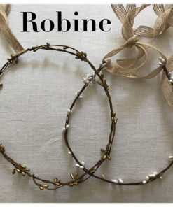 Le headband ROBINE de la collection mariage Epouse-Moi est un modèle nature, bohème, estival, discret, composé d’une couronne rigide en épis blanche ou bronze.