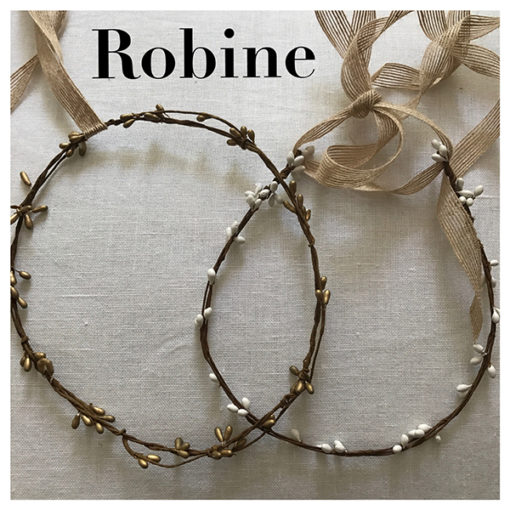 Le headband ROBINE de la collection mariage Epouse-Moi est un modèle nature, bohème, estival, discret, composé d’une couronne rigide en épis blanche ou bronze.