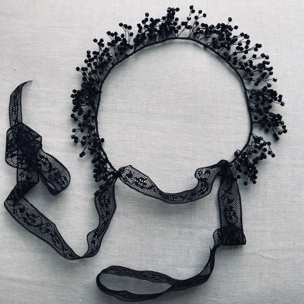 Le headband Ombeline Ida Degliame existe en version "black-out".