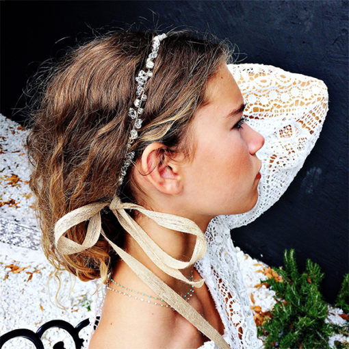 Le headband Appoline de la collection Epouse-Moi est un modèle doux et romantique