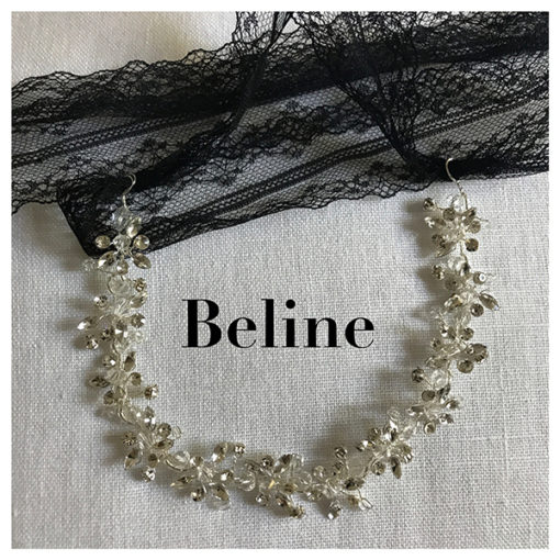 Le headband Beline, collection soirée Courtise-Moi est élégant et se compose d'une structure argentée avec des strass. Se porte sur le front ou en serre tête.