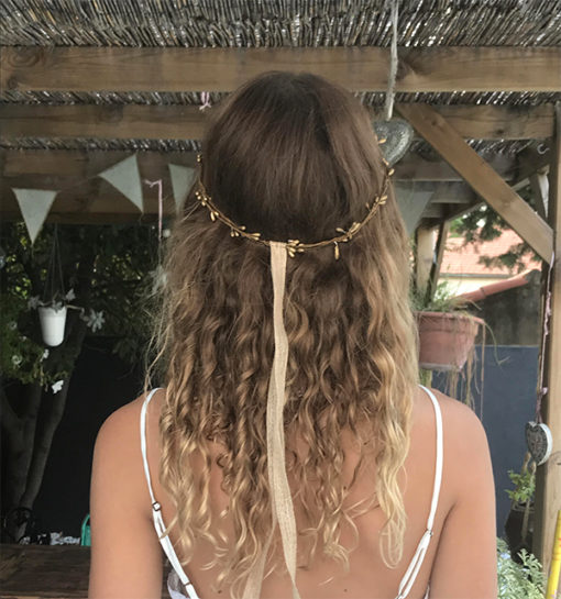 Le headband ROBINE BRONZE de la collection mariage Epouse-Moi possède à l’arrière un lien décoratif en chanvre.