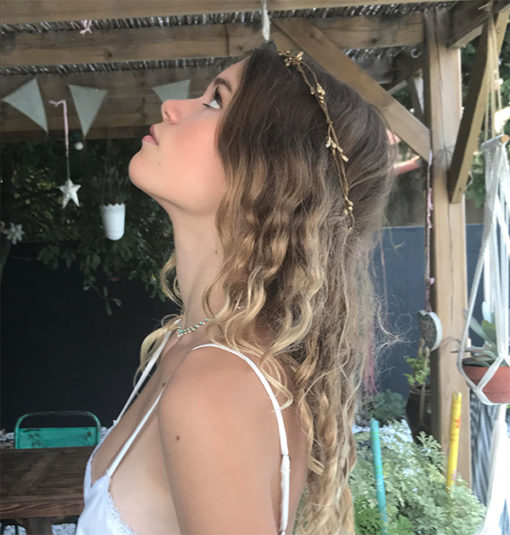 Le headband ROBINE bronze de la collection Epouse-Moi est un modèle estival et discret.