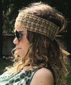 Simple et léger, le headband VEDRA Ida Degliame vous accompagnera tout l’été.
