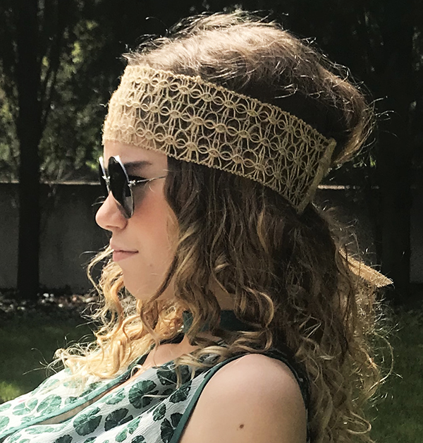 Simple et léger, le headband VEDRA Ida Degliame vous accompagnera tout l’été.