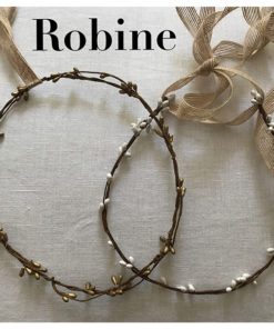 Le headband Robine collection été Réchauffe-Moi est un modèle nature, bohème, estival et discret. Il se compose d’une couronne rigide en épis blanche ou bronze.