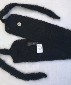 Le headband MON SYLVIE noir collection hiver Protège-Moi est fait main, 100% mohair. Il est doux, chaud et agréable à porter pour une allure casual et chic.