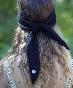 Le headband MON LOU noir de la collection hiver Protège-Moi se place sur le front et se noue derrière la tête