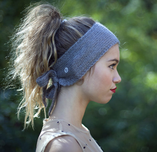 Le headband MON SYLVIE gris souris de la collection hiver Protège-Moi est doux, chaux et agréable à porter.