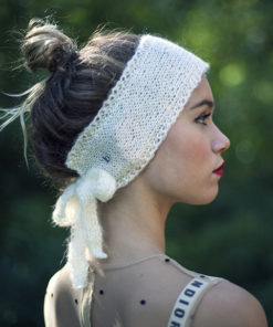 Le headband MON SYLVIE lait de la collection Protège-Moi est un modèle d’hiver, 100% mohair.