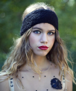 Le headband MON SYLVIE noir de la collection Protège-Moi est un modèle d’hiver, 100% mohair.