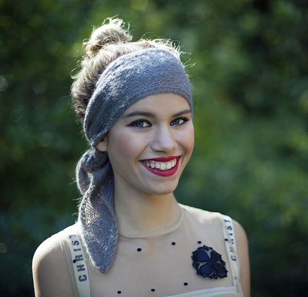 Le headband MON LOU gris souris de la collection hiver Protège-Moi est un modèle d’hiver, 100% mohair.