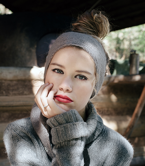 Le headband MON LOU gris souris de la collection hiver Protège-Moi est doux, chaud et agréable à porter.