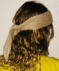 Le headband MON JOHNNY beige & or de la collection hiver Protège-Moi est fabriqué à la main en taille unique.