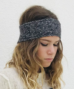 Le headband MON JOHNNY gris anthracite & argent de la collection hiver Protège-Moi IDA DEGLIAME est un modèle d’hiver en laine et fil lurex.
