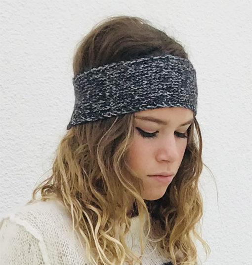 Le headband MON JOHNNY gris anthracite & argent de la collection hiver Protège-Moi IDA DEGLIAME est un modèle d’hiver en laine et fil lurex.