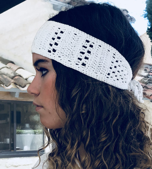 Le headband KATE blanc Ida Degliame est un bandeau, en crochet, fait main est 100% coton