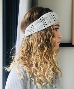 Le headband KATE gris Ida Degliame est un bandeau en crochet 100% coton