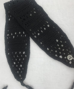 Le headband KATE noir Ida Degliame est un bandeau, en crochet, fait main