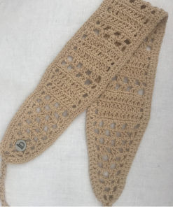 Le headband KATE sable Ida Degliame est un bandeau, en crochet, fait main