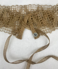 Le headband FORMENTERA Ida Degliame est un bandeau tissé en chanvre qui vous accompagnera à la plage.