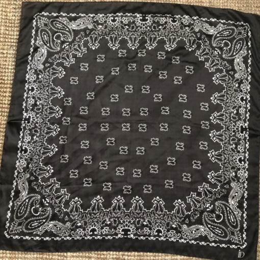 Le foulard MON PETIT SATIN IDA DEGLIAME existe en noir