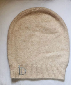 Le bonnet ANITA IDA DEGLIAME, en cachemire de vison existe en beige rosé