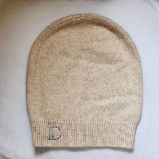 Le bonnet ANITA IDA DEGLIAME, en cachemire de vison existe en beige rosé