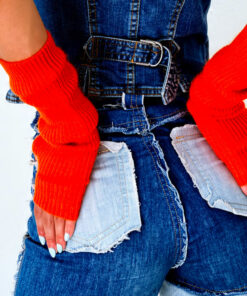 Les longues mitaines serge DEGLIAME couleur corail sont votre accessoires de l'hiver pour un look vitaminé