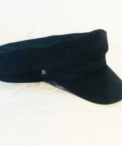 La Casquette du Bassin IDA DEGLIAME est un modèle en coton et lin qui vous protégera des rayons du soleil d’été. Existe en noir, bleu, lait.