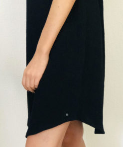 La robe LOU Unie IDA DEGLIAME noire est en taille unique et est fabriquée en France