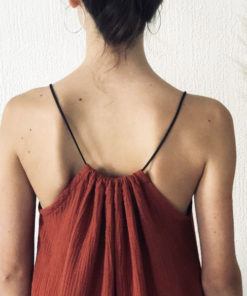 La robe LOU Unie IDA DEGLIAME terracotta est en taille unique et est fabriquée en France