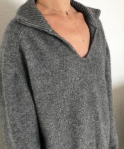 Le pull La Vareuse Amoureuse IDA DEGLIAME couleur gris est un pull femme, forme marin