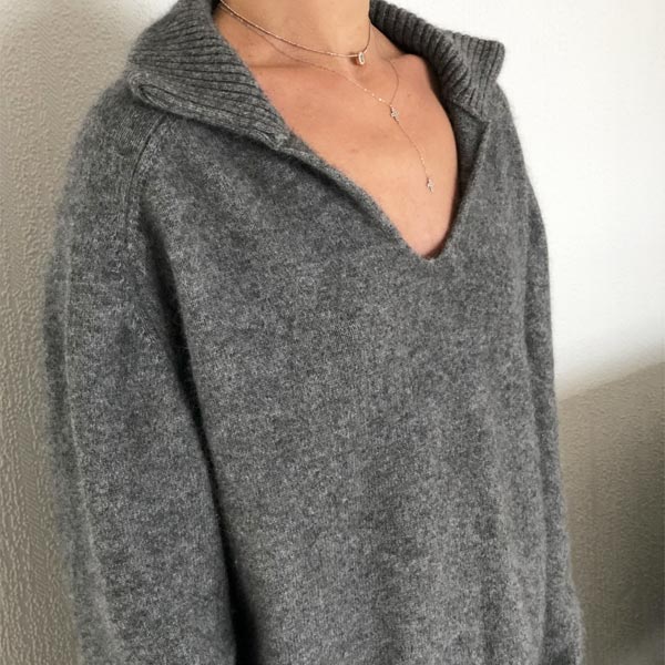 Le pull La Vareuse Amoureuse IDA DEGLIAME couleur gris est un pull femme, forme marin