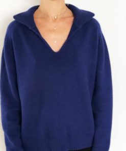 Le pull La Vareuse Amoureuse IDA DEGLIAME couleur marine léger vous offrira un style masculin féminin.