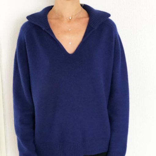 Le pull La Vareuse Amoureuse IDA DEGLIAME couleur marine léger vous offrira un style masculin féminin.