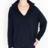 Le pull La Vareuse Amoureuse IDA DEGLIAME est un pull femme, forme marin pour un style masculin féminin. Taille unique. Existe en noir,kaki,gris,marine léger.