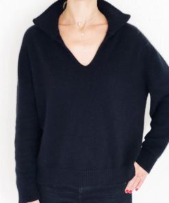 Le pull La Vareuse Amoureuse IDA DEGLIAME est un pull femme, forme marin pour un style masculin féminin. Taille unique. Existe en noir,kaki,gris,marine léger.