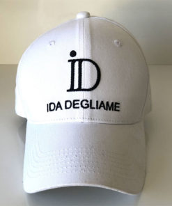 La casquette ID IDA DEGLIAME existe avec le logo ton sur ton ou en duo de couleur blanc et noir