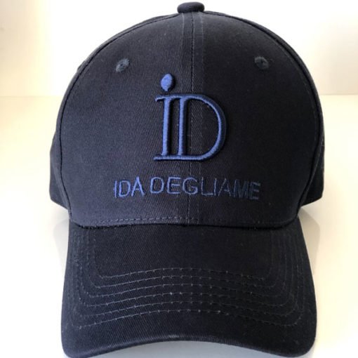 La casquette ID IDA DEGLIAME est 100% coton