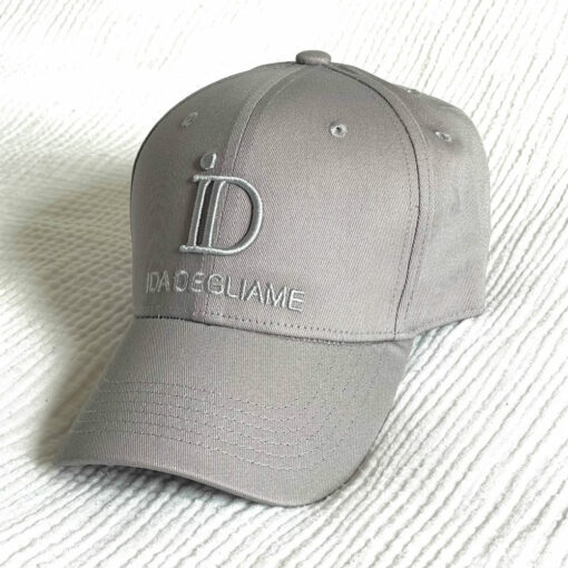 La casquette ID all se décline en gris clair