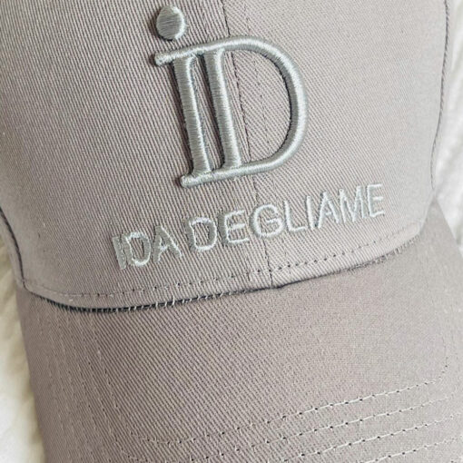 La casquette ID all IDA DEGLIAME existe en gris clair