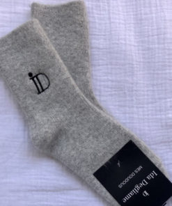 Les chaussettes Mes Doudous Ida Degliame sont composées de 30% laine vierge / 10 % cachemire / 10 % angora / 20% acrylique / 15% viscose / 15% polyamide.