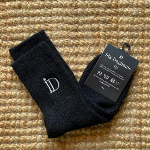 Les chaussettes MES DOUDOUS IDA DEGLIAME portent bien leur nom : toutes douces et chaudes, vous ne pourrez plus vous en séparer...