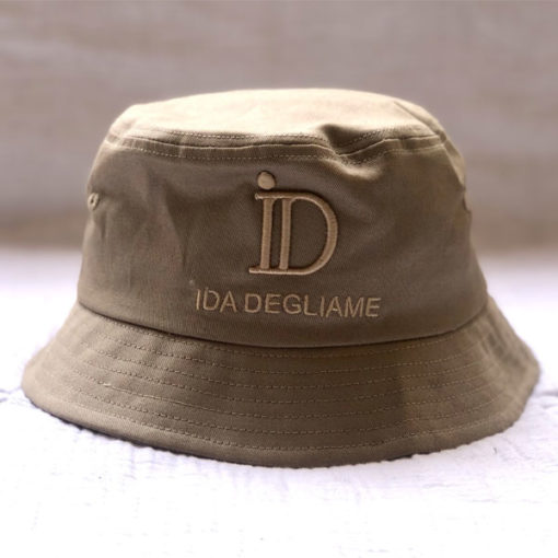 Le Bob ID All IDA DEGLIAME est un petit bob chic et cool qui vous accompagnera partout. Bob femme, taille unique. 100% coton. Camel, marine et gris anthracite