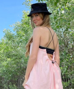 La robe CALI IDA DEGLIAME rose danseuse se mariera parfaitement avec le chapeau WILD