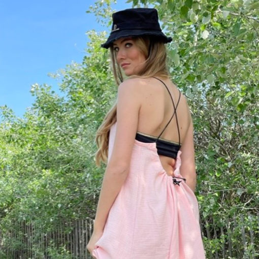 La robe CALI IDA DEGLIAME rose danseuse se mariera parfaitement avec le chapeau WILD