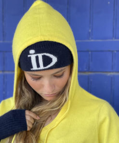 Bonnet Abysse IDA DEGLIAME marine et écru peut s'associer au pull Hoodie Chéri pour un look urbain