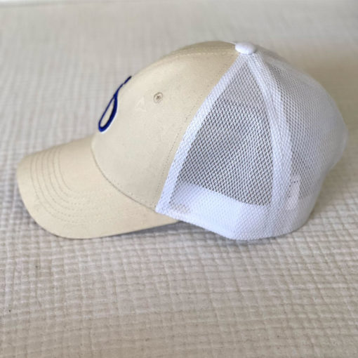 La casquette ROAD TRIP IDA DEGLIAME existe aussi en beige avec filet blanc derrière