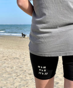 Le cycliste ÉNERGIE, collection heure miroir IDA DEGLIAME est taille haute et se mariera parfaitement avec tous vos petits hauts ! Existe en noir, taille S ou M